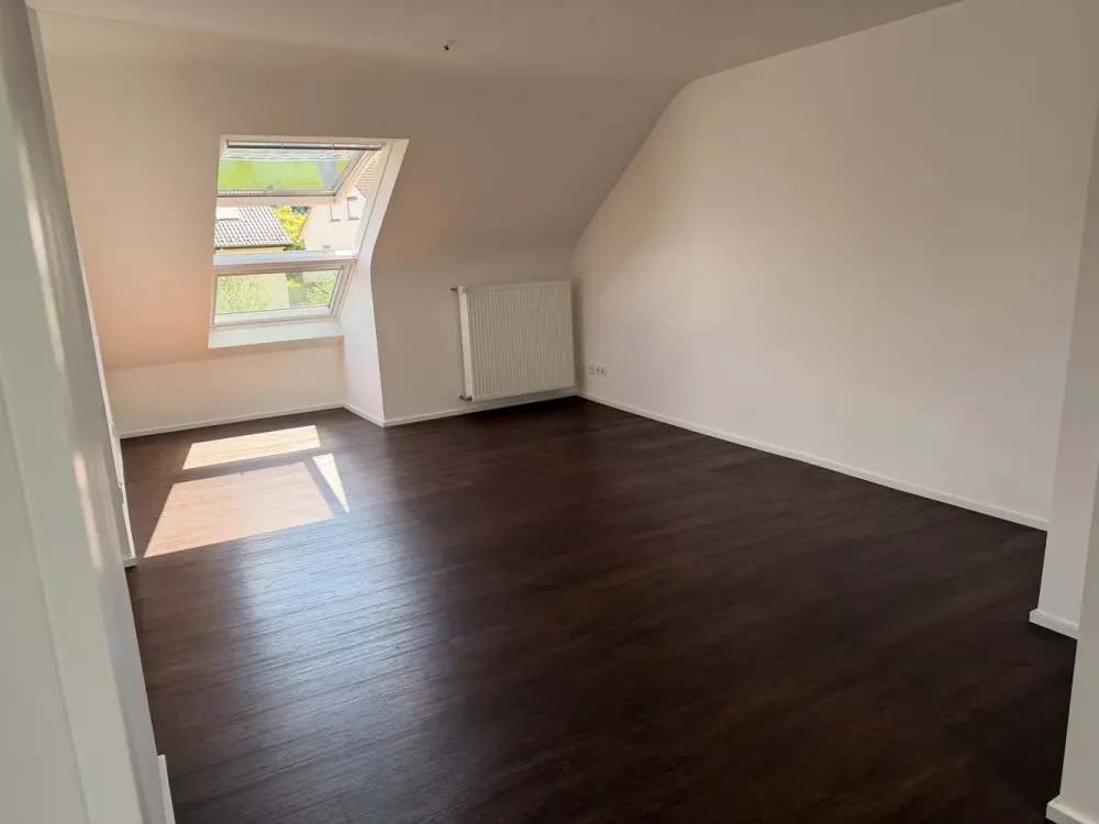 Hochwertig modernisierte 3,5-Zimmer-Dachgeschosswohnung