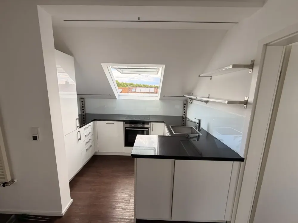 Hochwertig modernisierte 3,5-Zimmer-Dachgeschosswohnung