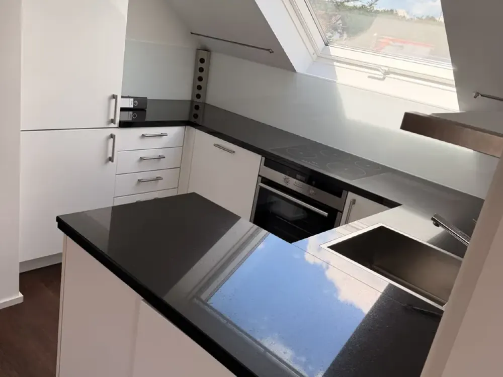 Hochwertig modernisierte 3,5-Zimmer-Dachgeschosswohnung