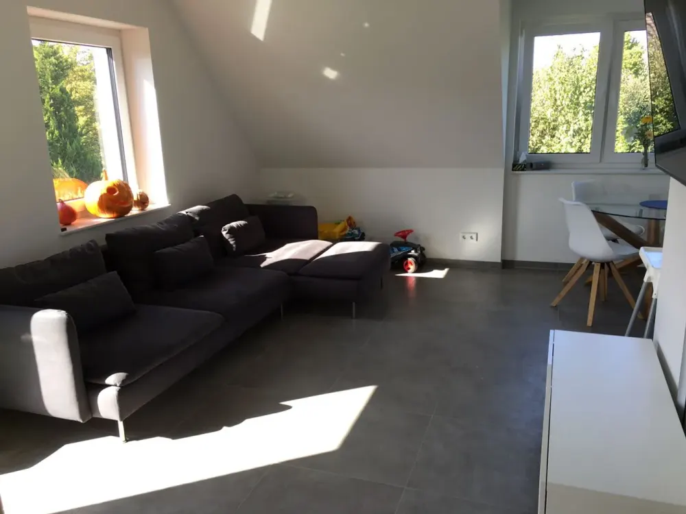 OG Wohnung 3ZB ab 1.11.26 ruhige Lage mit Balkon (BJ 2017)