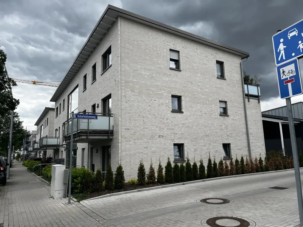 Single-Wohnung mit Einbauküche und Terrasse in zentraler Lage inkl. Service