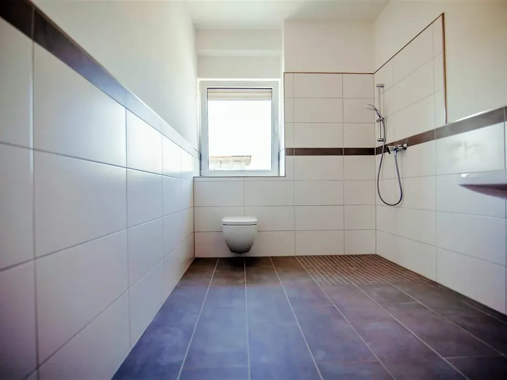 Single-Wohnung mit Einbauküche und Terrasse in zentraler Lage inkl. Service