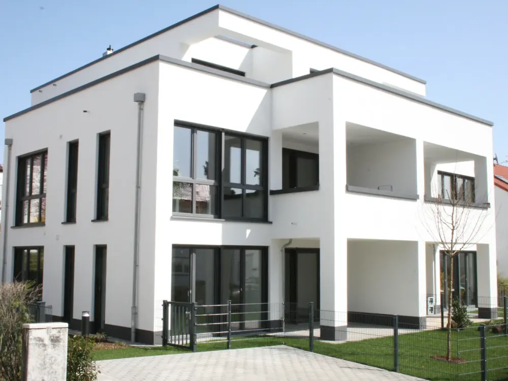 Großzügiges 3-Zimmer-Penthouse mit EBK, TGL-Bad, TG-Plätzen und Dachterrasse mit Skylineblick