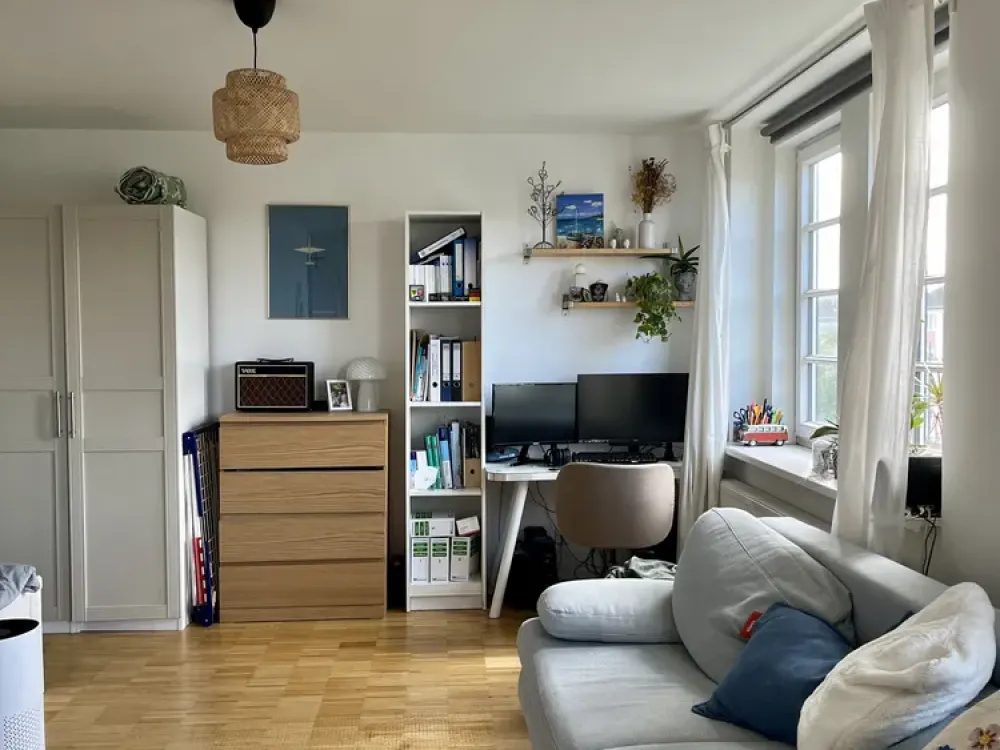 Bright One-Room Apartment for Temporary Rent Directly at the University of Cologne