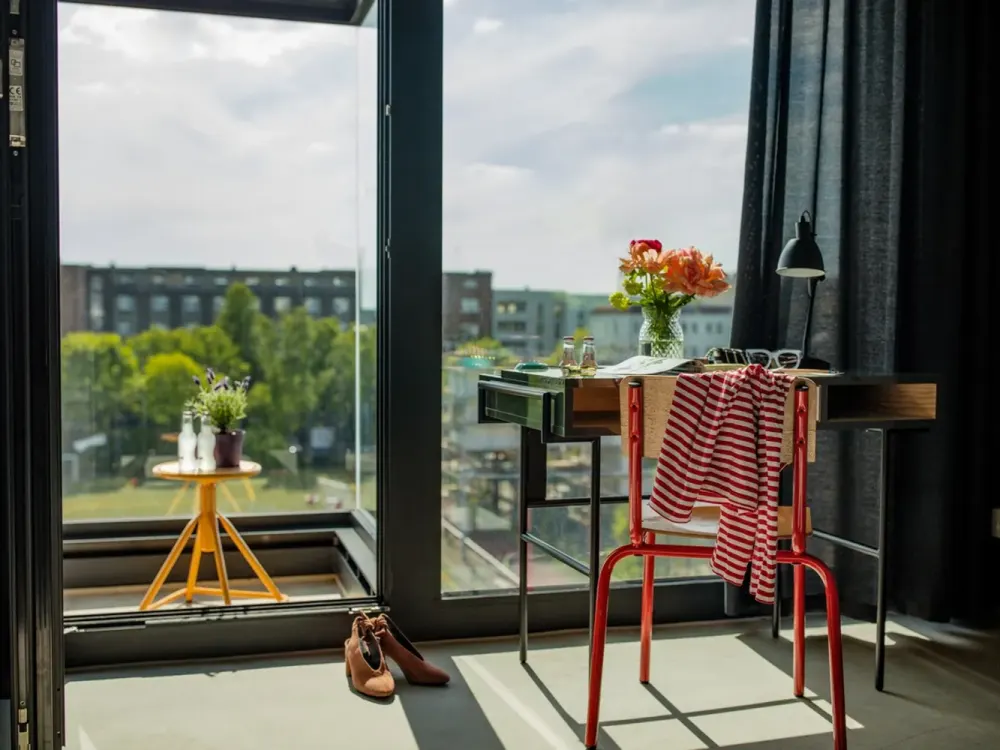 Neon Wood Student Housing - Classic Balcony Apartment in Berlin, Mitte-Wedding