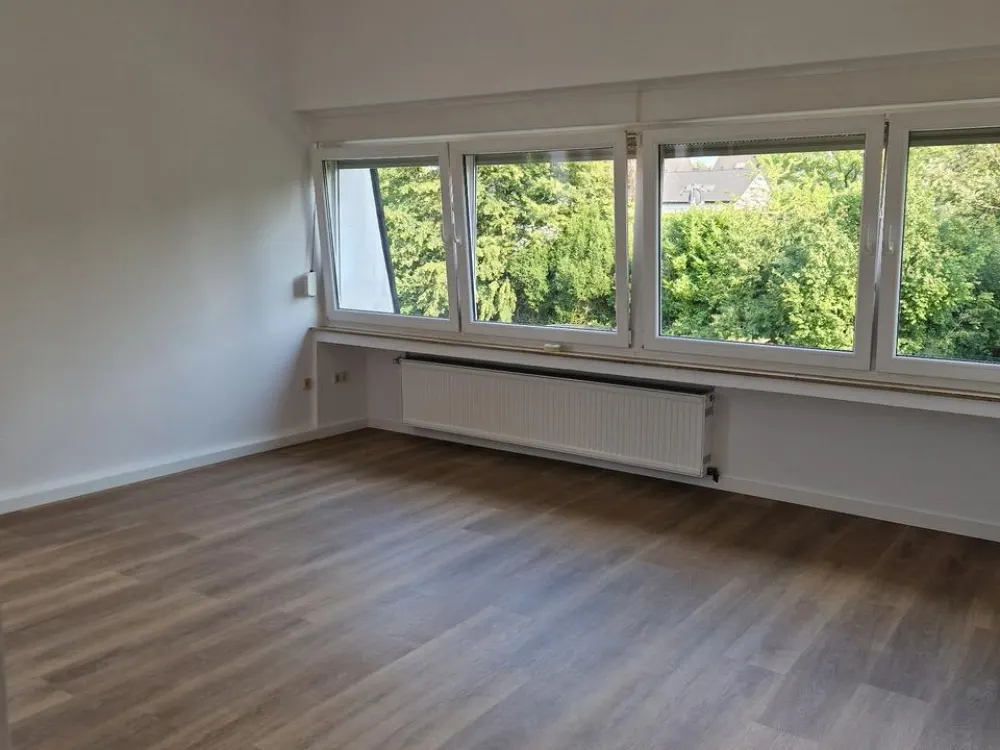 kleines frisch renoviertes Dachgeschoßapartment 1 Zi KDB