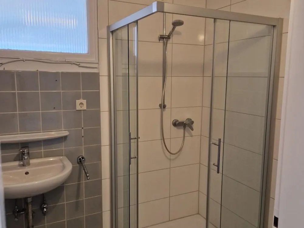 kleines frisch renoviertes Dachgeschoßapartment 1 Zi KDB