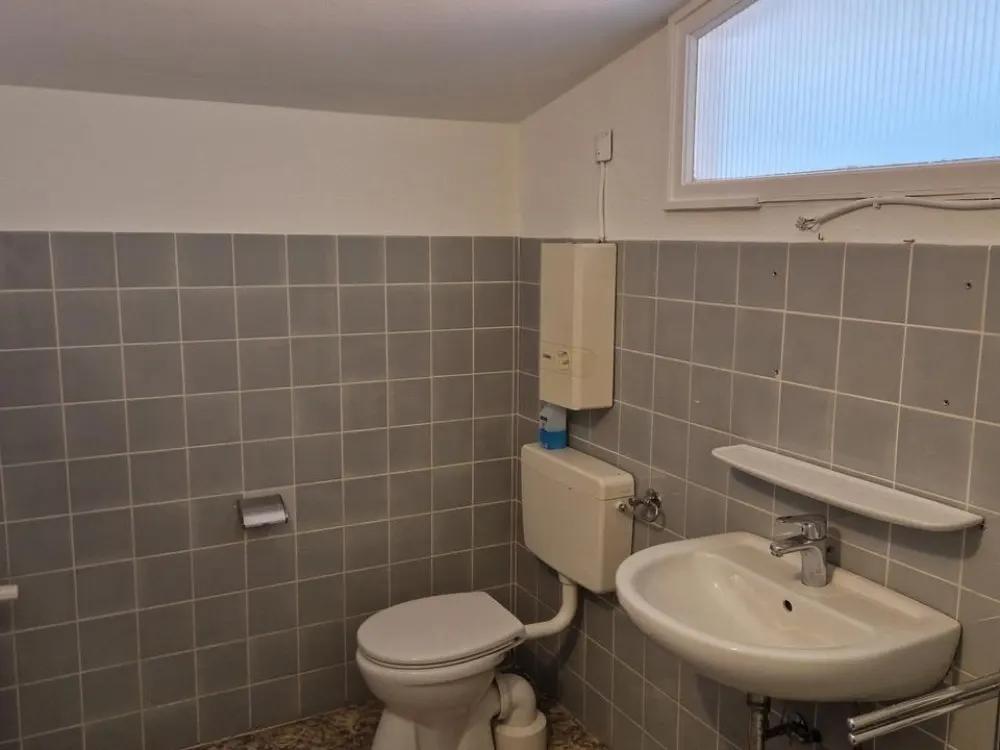kleines frisch renoviertes Dachgeschoßapartment 1 Zi KDB