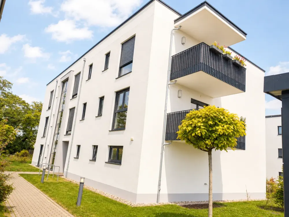 Ruhig, gemütlich und praktisch: 2-Zimmer-Wohnung mit Terrasse & überdachter Stellplatz