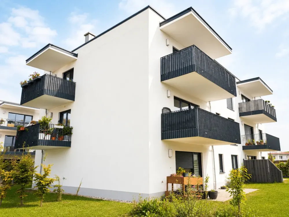 Ruhig, gemütlich und praktisch: 2-Zimmer-Wohnung mit Terrasse & überdachter Stellplatz