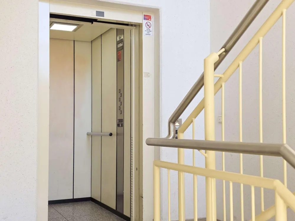 2 Zimmer | Voll möbliert + Küche | altersgerecht | Aufzug | Keller