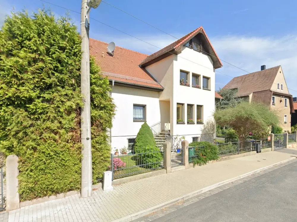 ***Sonnige Aussichten, tolle DG-Wohnung mit Einbauküche in ruhige Lage, frei ab 10/2025***