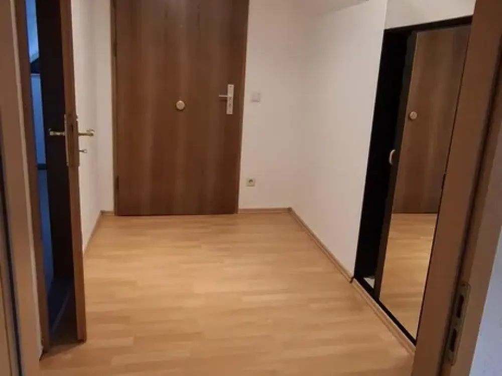 ***Sonnige Aussichten, tolle DG-Wohnung mit Einbauküche in ruhige Lage, frei ab 10/2025***