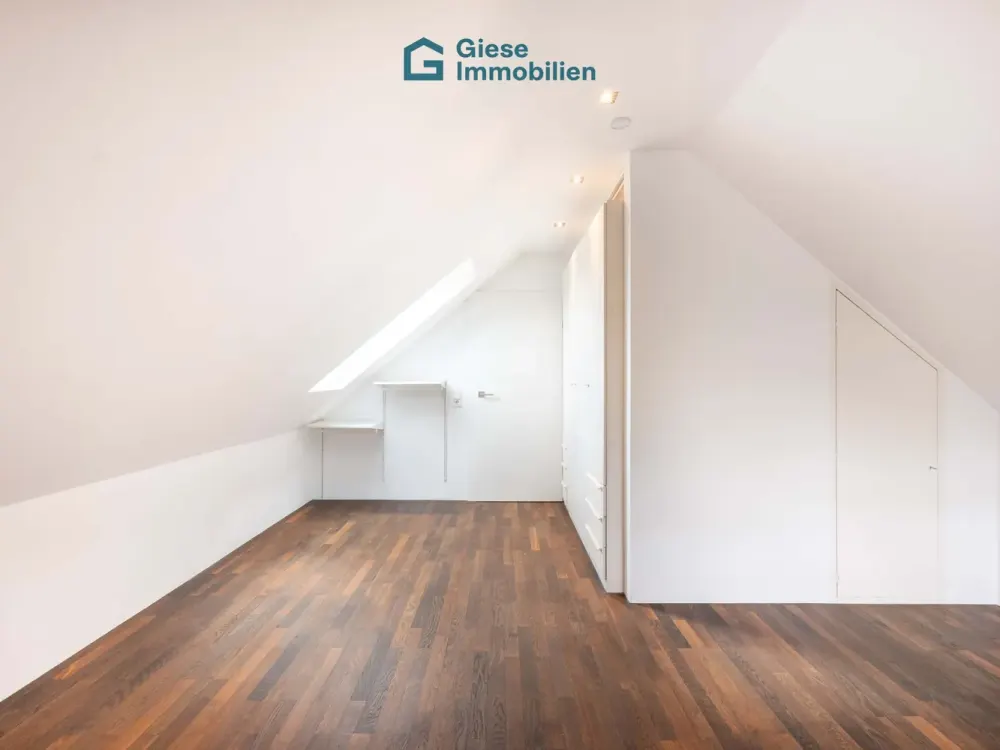 3.5-Room Maisonette Apartment, Near the University of Vaihingen