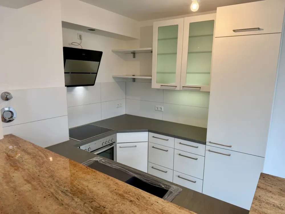 Dream Apartment Derendorf - very bright - fitted kitchen - elevator - balcony - opposite HSD - near Deloitte - open kitchen