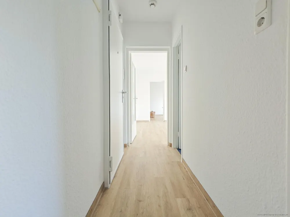 ! KEINE ANRUFE ** Frisch renovierte 2-Zimmer-Wohnung in begehrter Lage - Nähe Bahnhof Lesum **