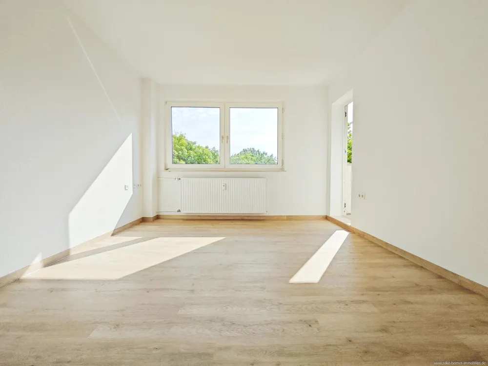 ! KEINE ANRUFE ** Frisch renovierte 2-Zimmer-Wohnung in begehrter Lage - Nähe Bahnhof Lesum **