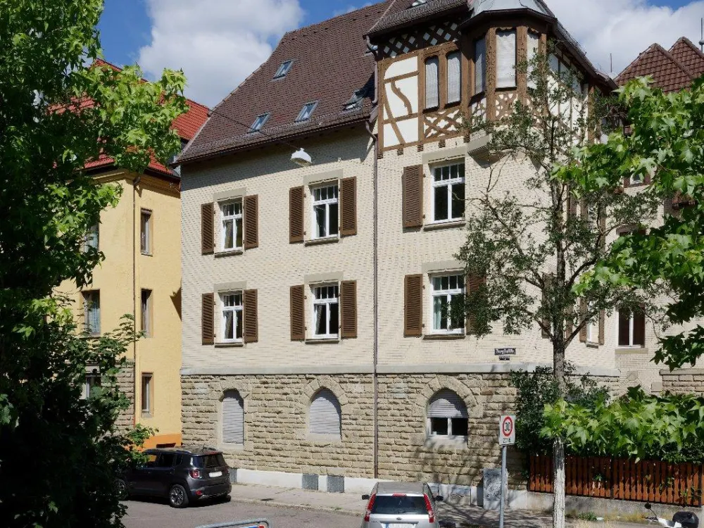 Helle 3-Zi.-Altbau-Maisonette am Südheimer Platz