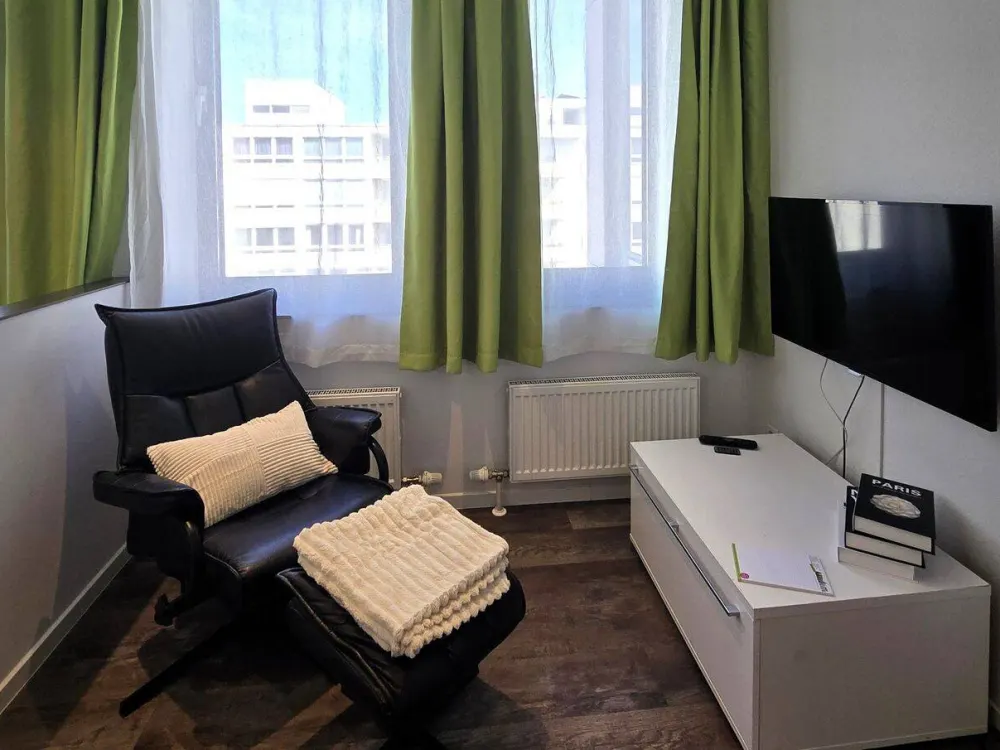 Wohnliches 1-Zimmer Apartment zum Sonderpreis, bequem und komplett ausgestattet, zentral in Niederrad