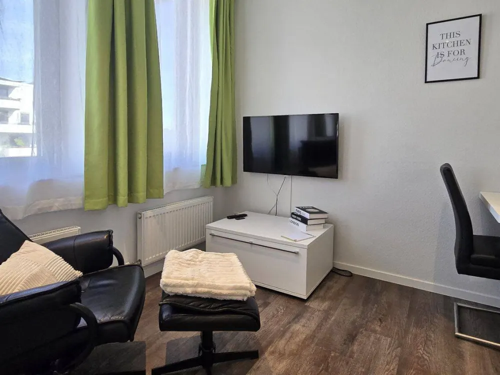 Wohnliches 1-Zimmer Apartment zum Sonderpreis, bequem und komplett ausgestattet, zentral in Niederrad