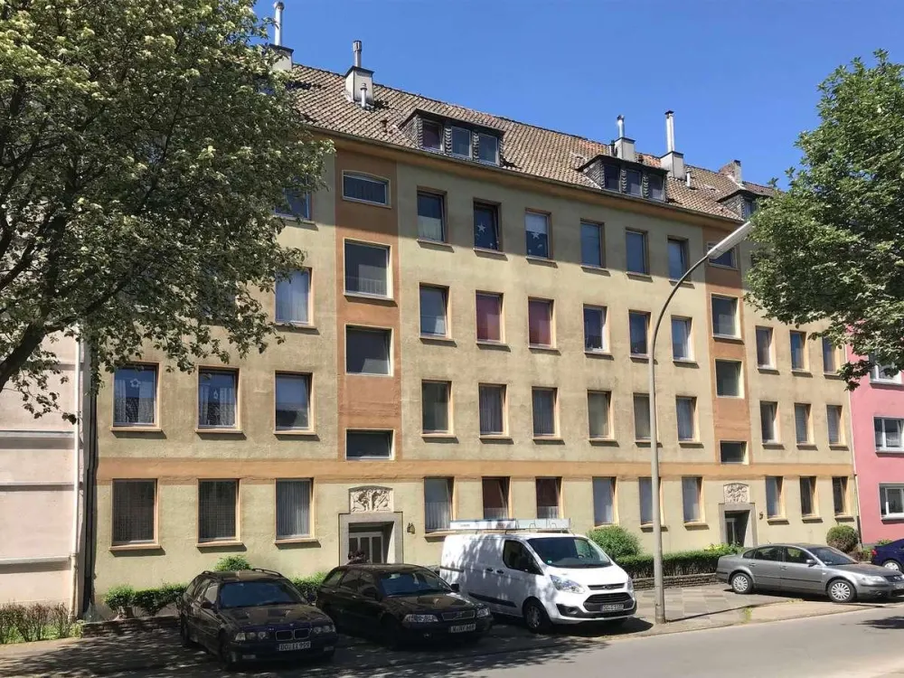 Helle 2-Zimmer-Etagenwohnung mit Loggia