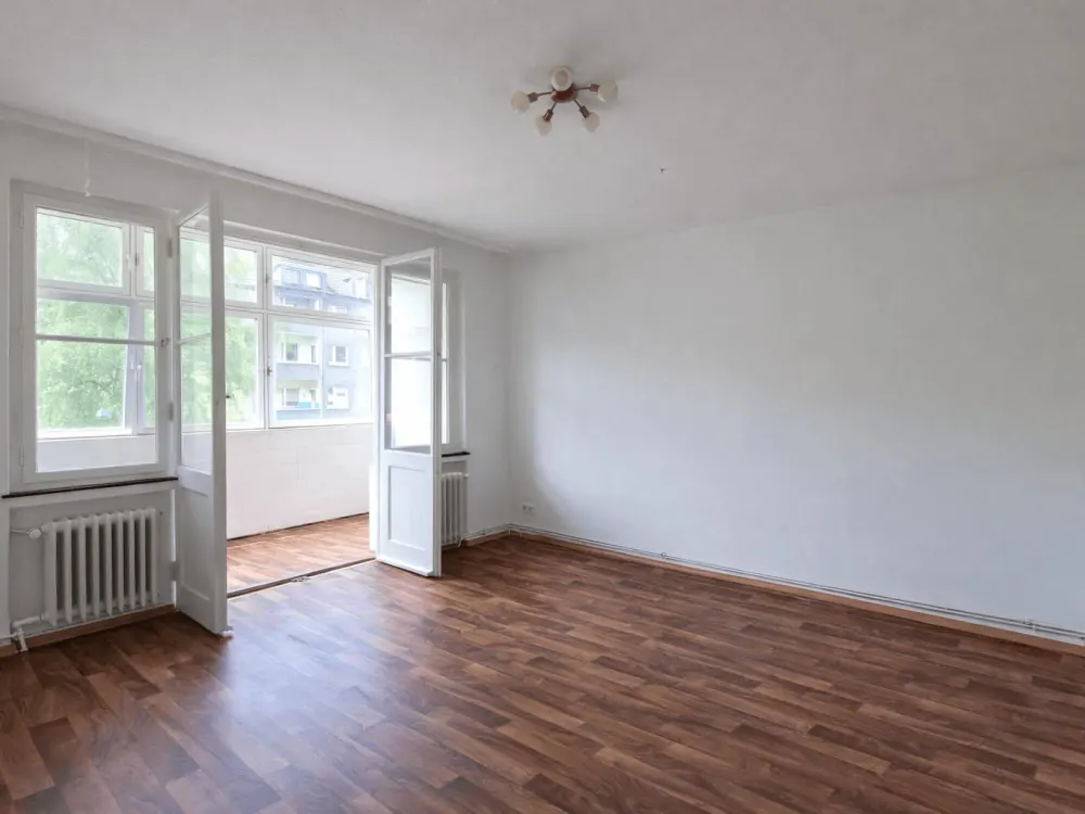 Helle 2-Zimmer-Etagenwohnung mit Loggia