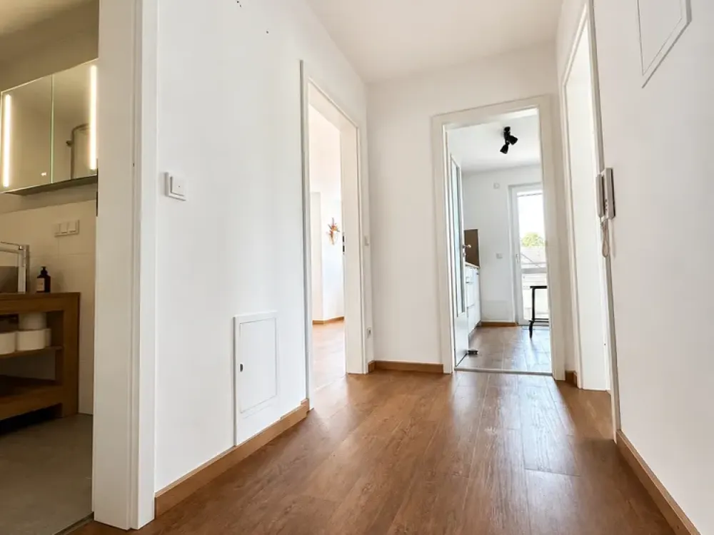 Neu sanierte 2 Zimmer-WHG, Tiefgarage, 2 Balkone