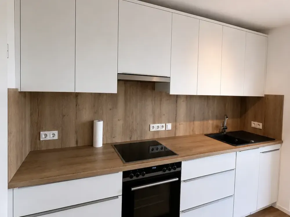 Neu sanierte 2 Zimmer-WHG, Tiefgarage, 2 Balkone