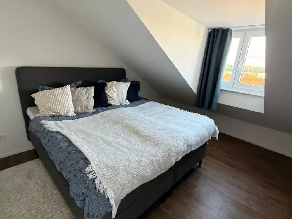 Vollmöblierte 2-Zimmer Wohnung mit schöner Dachterrasse