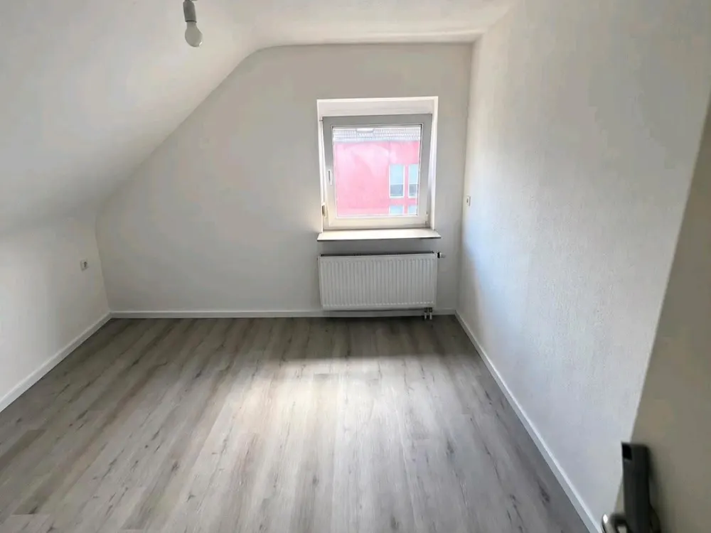 4-Zimmer DG Wohnung in Sindelfingen zu vermieten