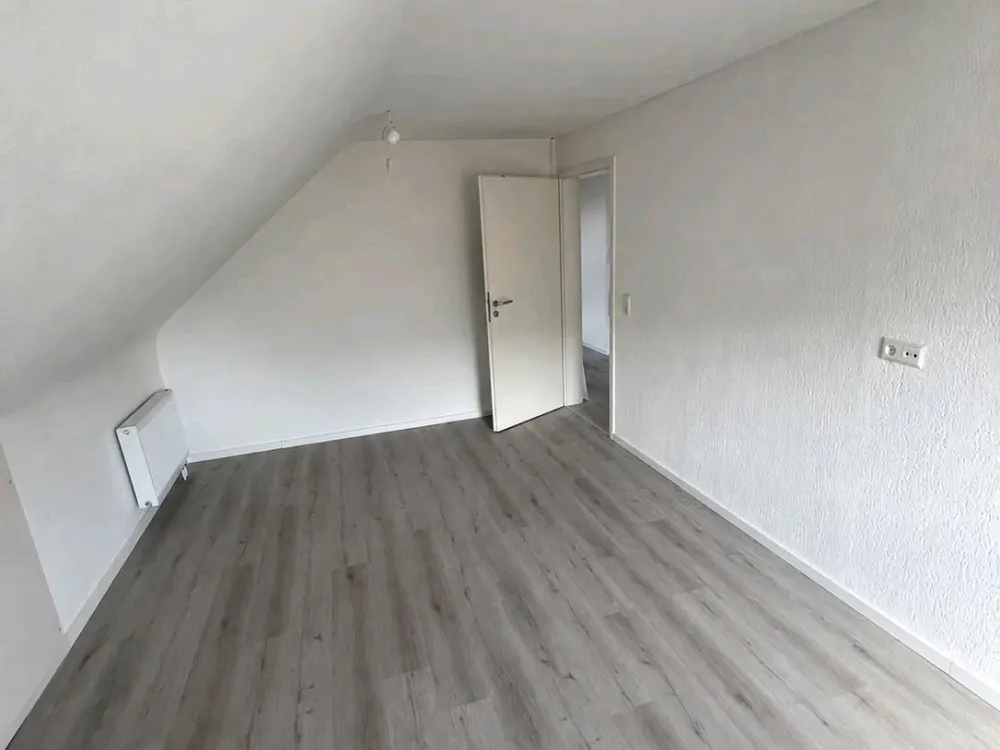 4-Zimmer DG Wohnung in Sindelfingen zu vermieten