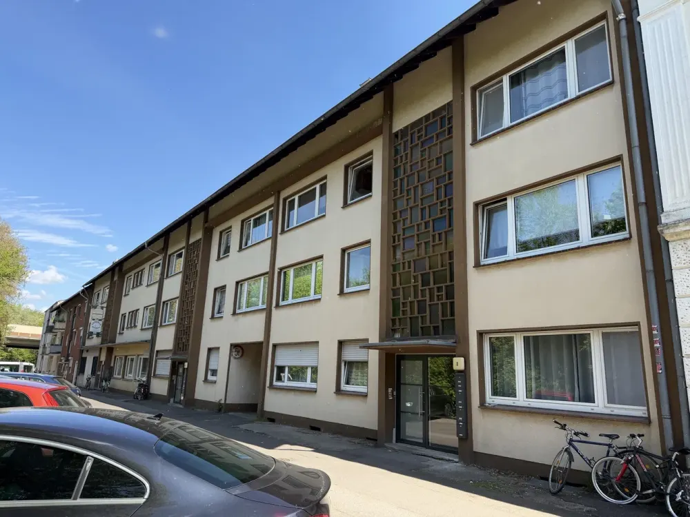 Bright Renovated 3-Room Attic Apartment in Leverkusen Quettingen, Burgloch