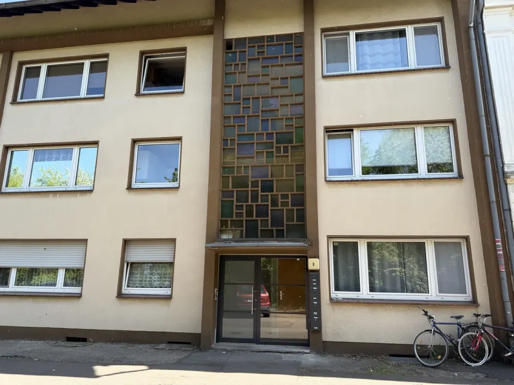 Bright Renovated 3-Room Attic Apartment in Leverkusen Quettingen, Burgloch