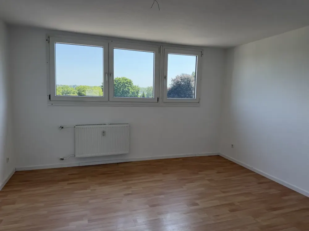 Bright Renovated 3-Room Attic Apartment in Leverkusen Quettingen, Burgloch