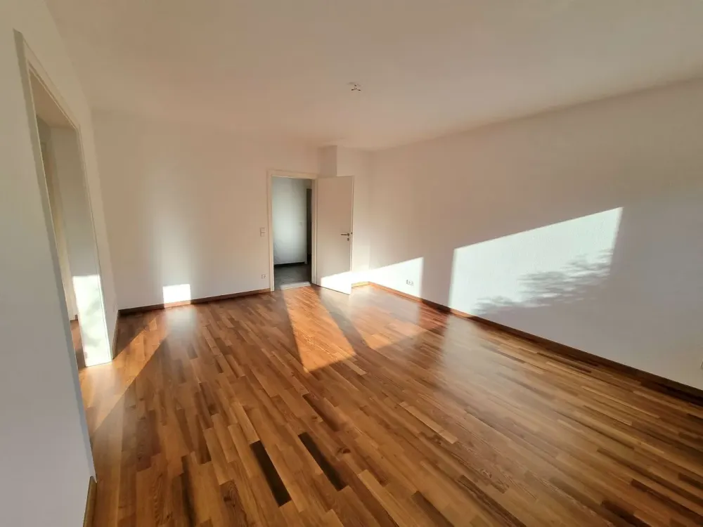 Wunderschöne und helle 3-Zi.-Wohnung mit Balkon