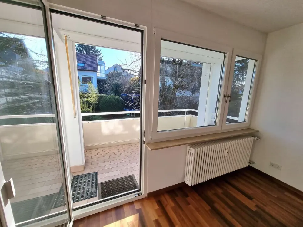 Wunderschöne und helle 3-Zi.-Wohnung mit Balkon