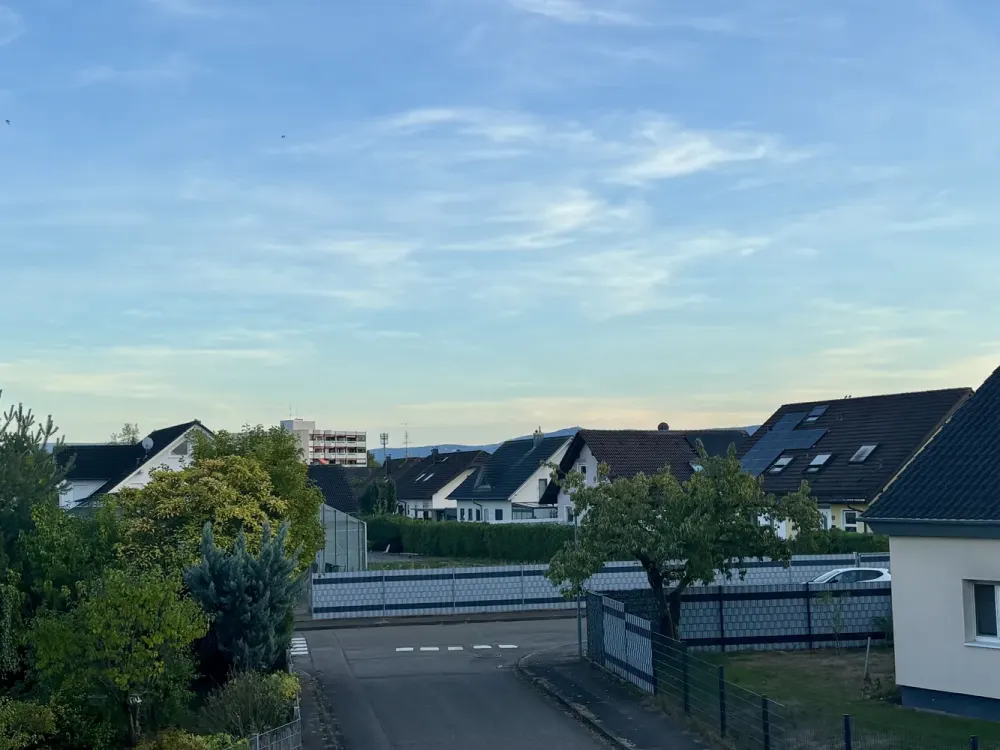 Tolle 2-Zimmer-Wohnung mit 97 m² in Top-Lage von Ötigheim, Balkon, Garten, Garage & Stellplatz