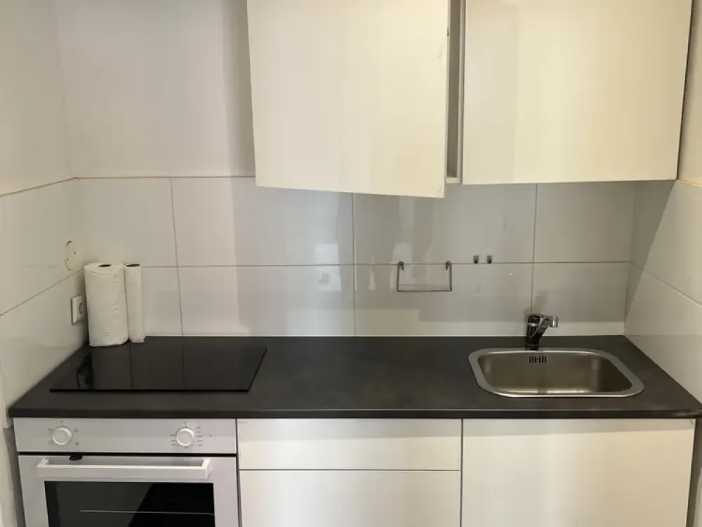Stilvolle, gepflegte 1-Zimmer-Hochparterre-Wohnung mit Einbauküche in Berlin Wedding