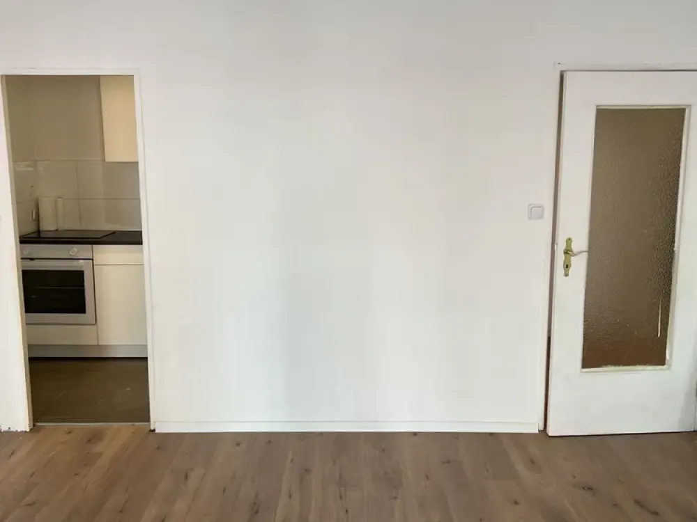 Stilvolle, gepflegte 1-Zimmer-Hochparterre-Wohnung mit Einbauküche in Berlin Wedding