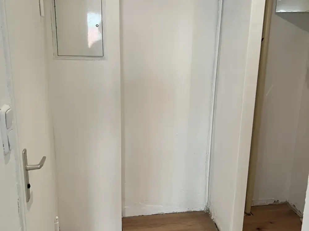 Stilvolle, gepflegte 1-Zimmer-Hochparterre-Wohnung mit Einbauküche in Berlin Wedding