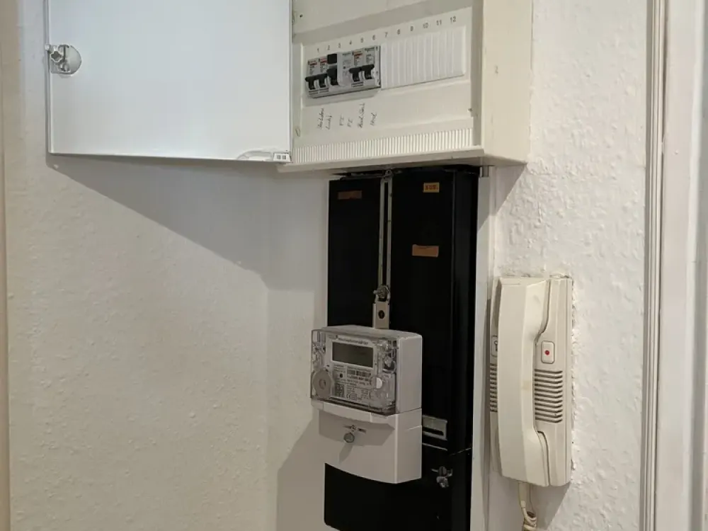 Stilvolle, gepflegte 1-Zimmer-Hochparterre-Wohnung mit Einbauküche in Berlin Wedding