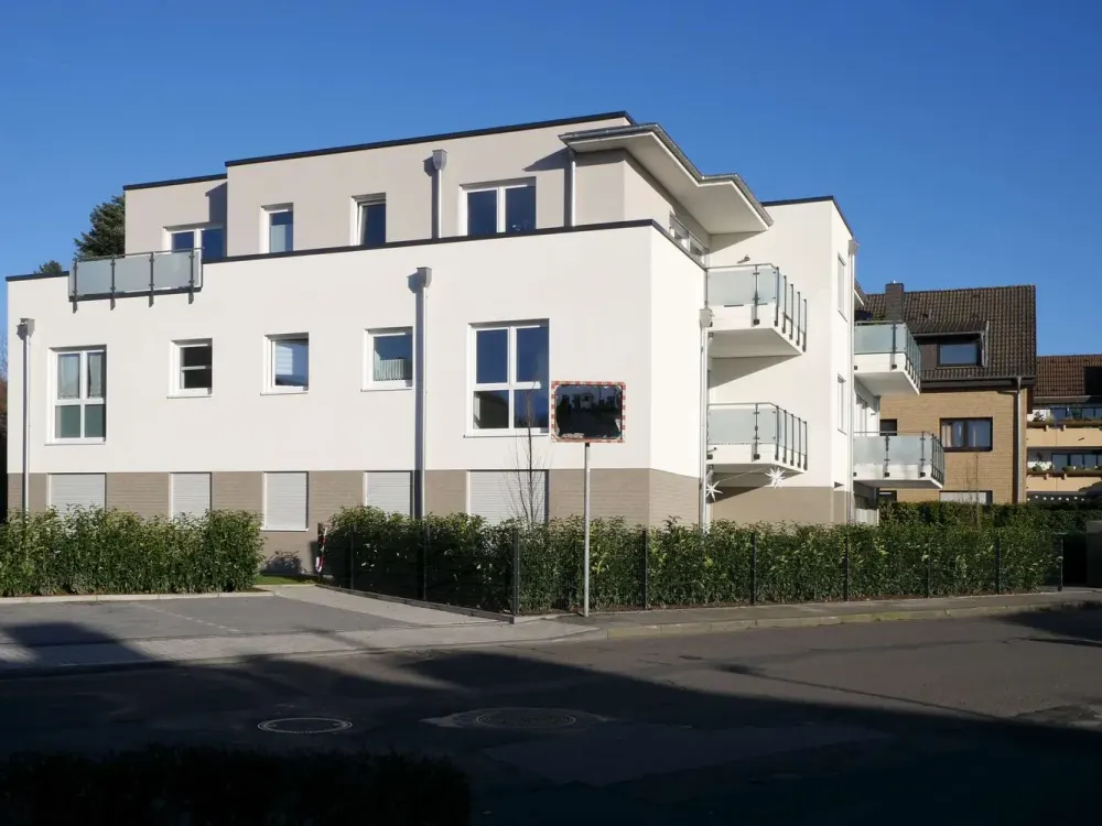 Traumhafte 4 Zimmer-Wohnung in guter Lage Refraths mit Garten