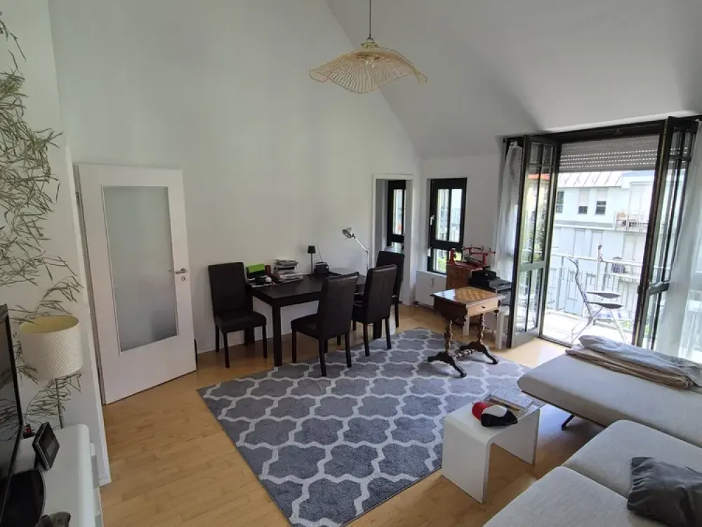 +++ Schöne, helle und ruhige 2- Zi. Wohnung mit 2 Balkonen, möbliert +++