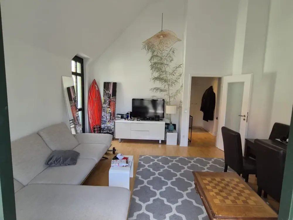 +++ Schöne, helle und ruhige 2- Zi. Wohnung mit 2 Balkonen, möbliert +++