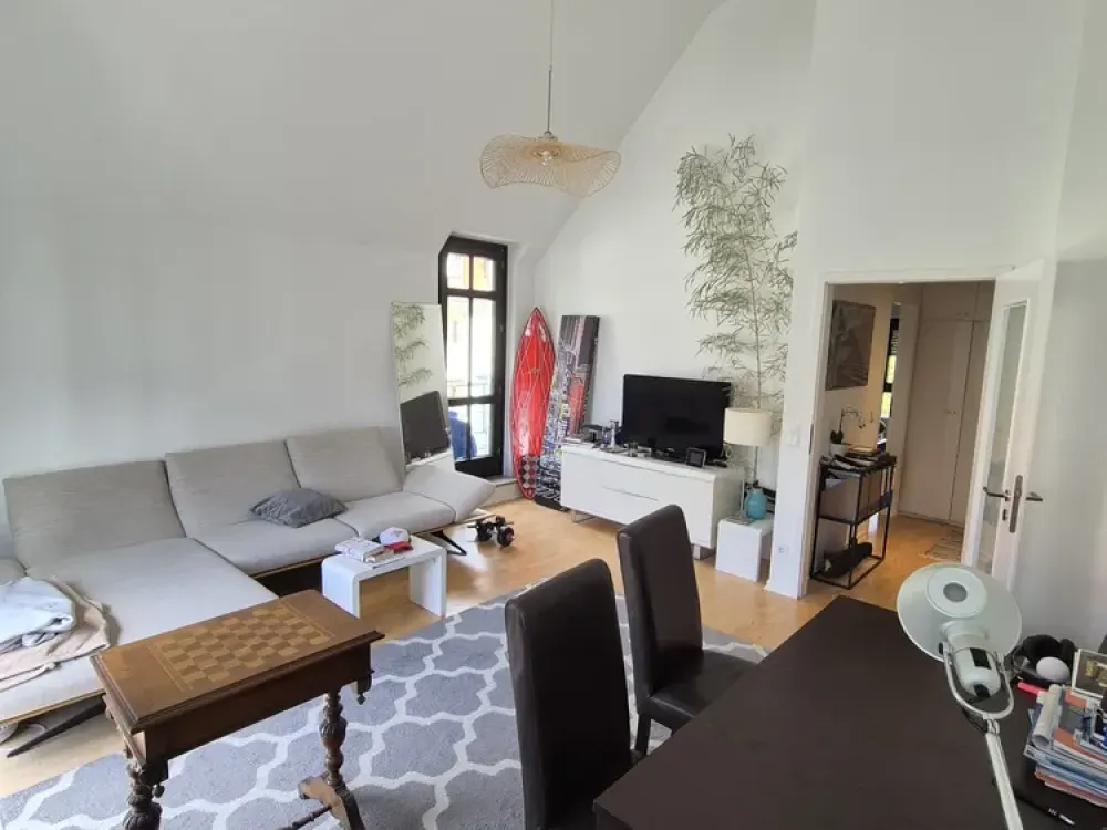 +++ Schöne, helle und ruhige 2- Zi. Wohnung mit 2 Balkonen, möbliert +++