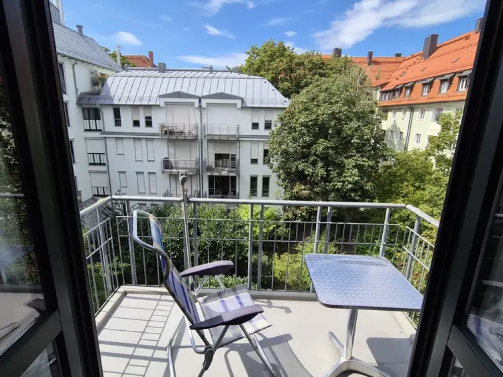+++ Schöne, helle und ruhige 2- Zi. Wohnung mit 2 Balkonen, möbliert +++