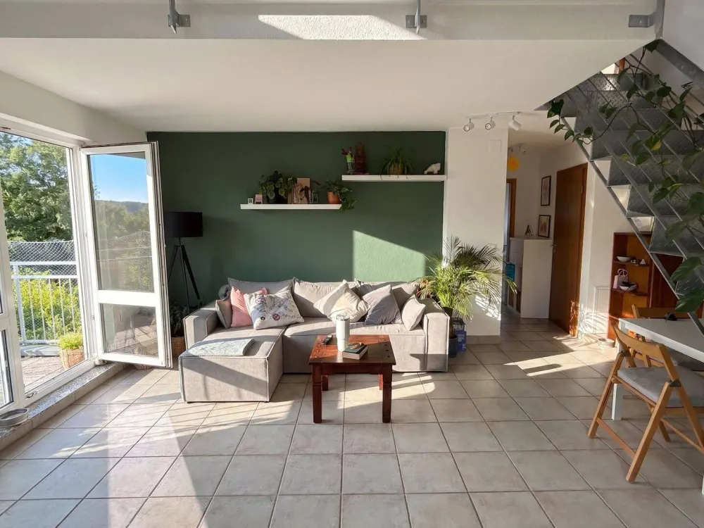 SILLENBUCH: Lichtdurchflutete Maisonette in gefragter Lage