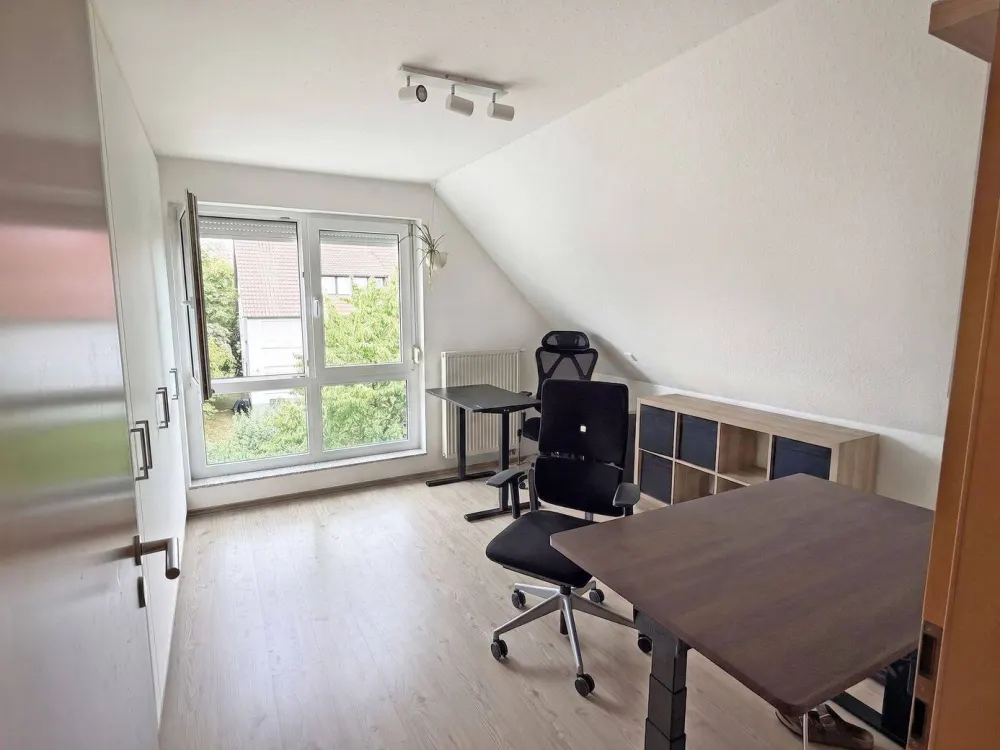 SILLENBUCH: Lichtdurchflutete Maisonette in gefragter Lage