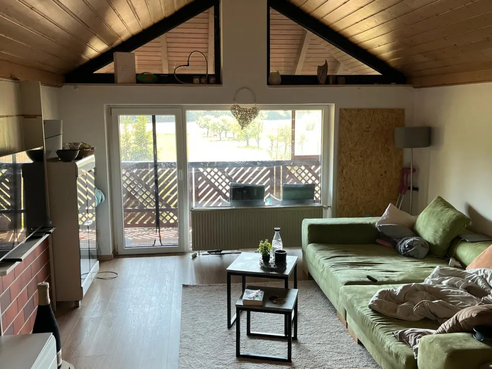 Helle 3-Zimmer-Dachwohnung, 84 m² mit Einbauküche in Hatzenbühl
