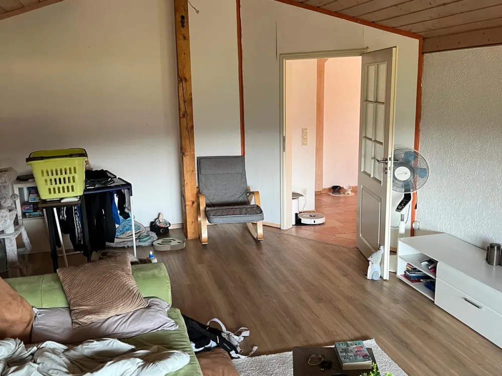 Helle 3-Zimmer-Dachwohnung, 84 m² mit Einbauküche in Hatzenbühl
